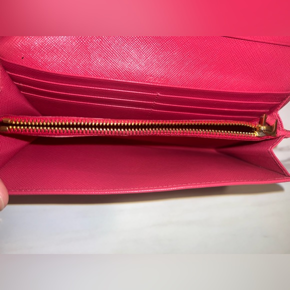 AUTHENTIC - Vintage Prada chain wallet - Picture 8 of 16